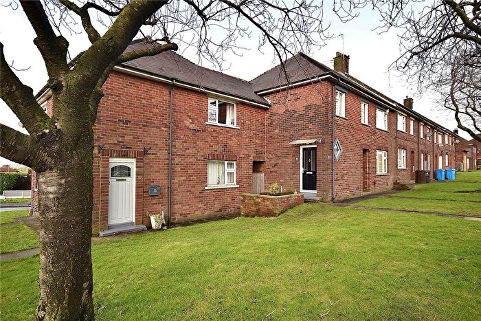 2 Bedroom Flat For Sale In Heyside, Royton, Oldham, Greater Manchester, OL2