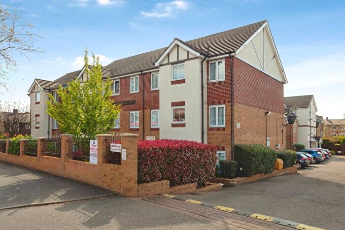 1 Bedroom Apartment For Sale In Kingswood Court, Chingford, E4