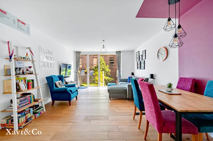 2 Bedroom Flat For Sale In Bowline Court, Durham Wharf Drive, Brentford Lock West, Brentford, TW8