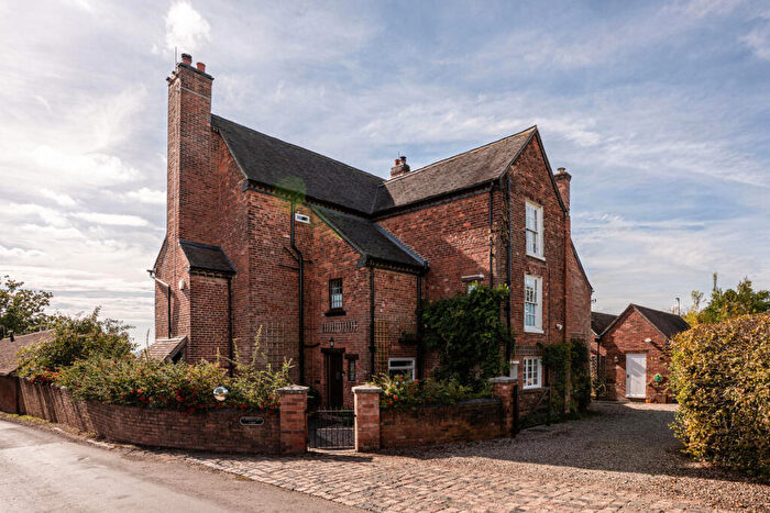 6 Bedroom Detached House For Sale In Yarnold Lane, Bournheath, Bromsgrove Worcestershire, B61