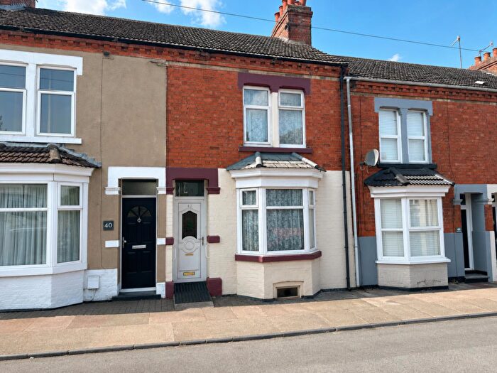 2 Bedroom Terraced House For Sale In Leslie Road, Semilong, Northampton, NN2