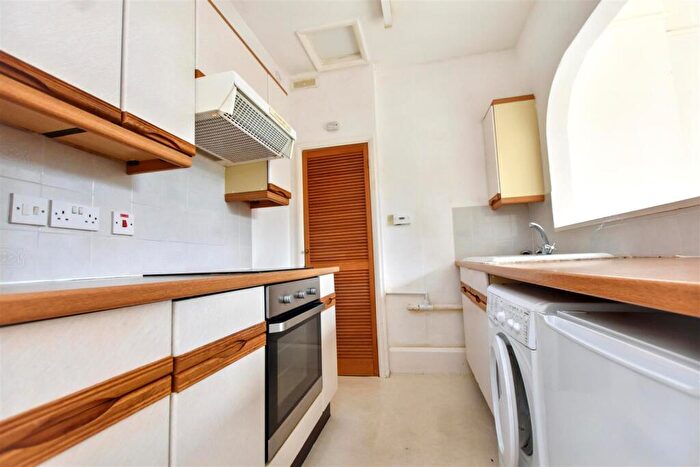 1 Bedroom Flat To Rent In Carlisle Road Eastbourne, BN20