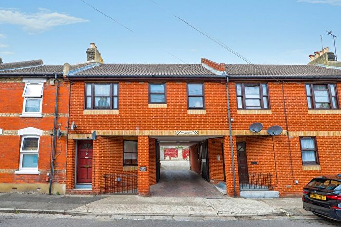1 Bedroom Flat For Sale In Catherine Street, Rochester, Kent, ME1