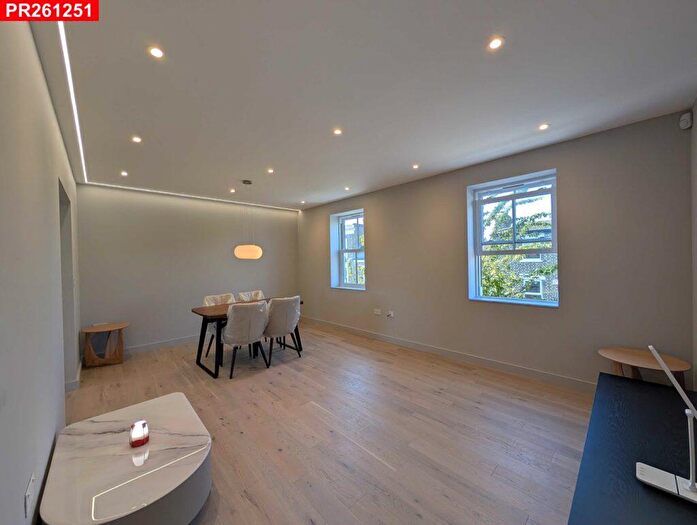 3 Bedroom Flat To Rent In , PR26