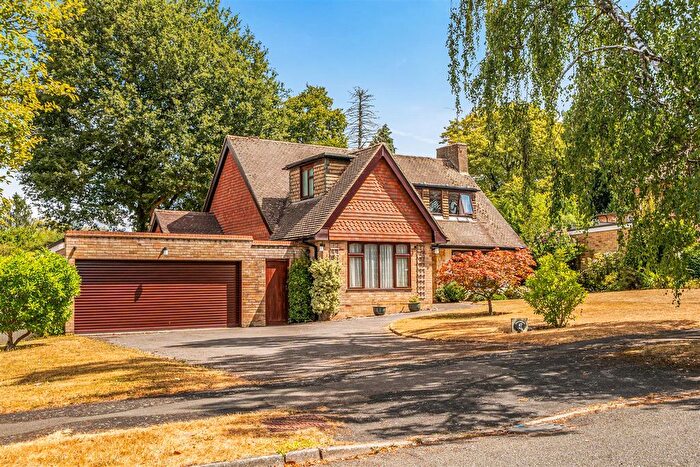 4 Bedroom Detached House For Sale In Shepherds Way, Liphook, GU30