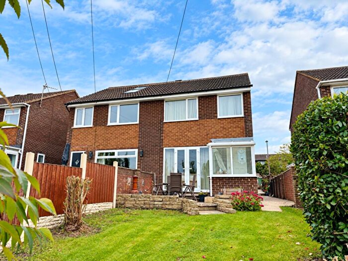 3 Bedroom Semi-Detached House For Sale In Hunsworth Lane, Cleckheaton, BD19