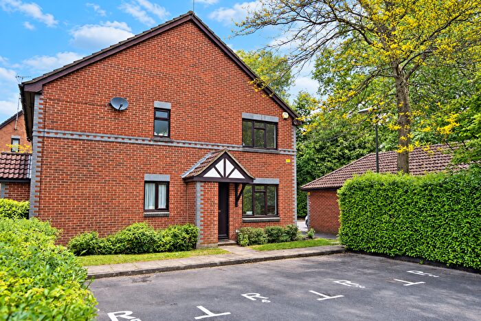 1 Bedroom Terraced House To Rent In Oriental Road, Woking, GU22