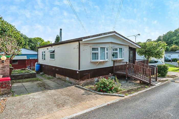 2 Bedroom Mobile/park Home For Sale In Upper Toothill Road, Rownhams, Southampton, SO16