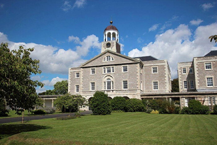 3 Bedroom Apartment For Sale In Trafalgar Court. The Millfields. Plymouth., PL1