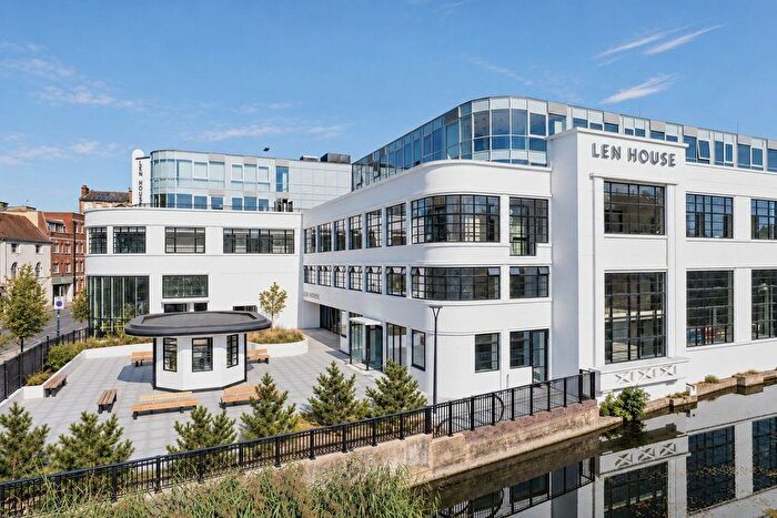 2 Bedroom Flat For Sale In Mill Street, Maidstone, Kent, ME15