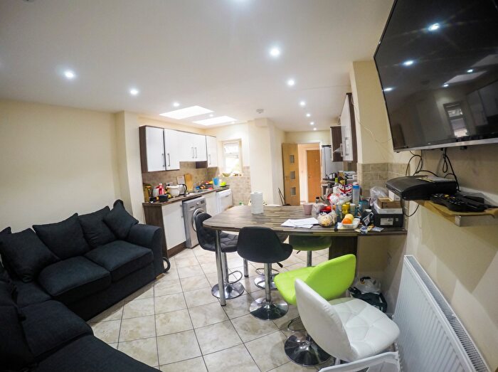 6 Bedroom House To Rent In Heeley Road, Selly Oak, West Midlands, B29