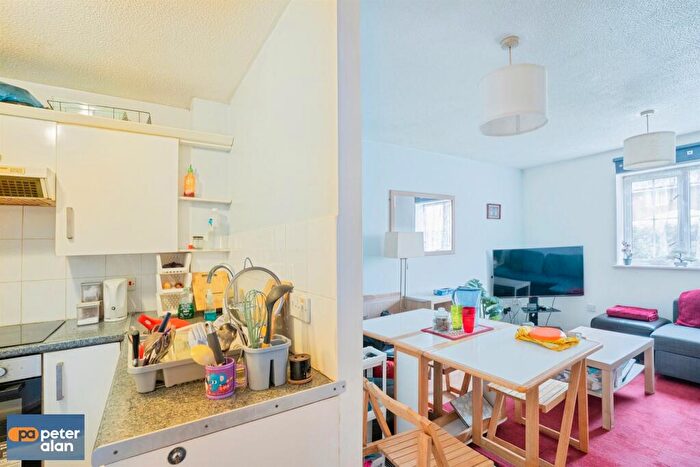 2 Bedroom Apartment For Sale In Cory Place, Cardiff, CF11
