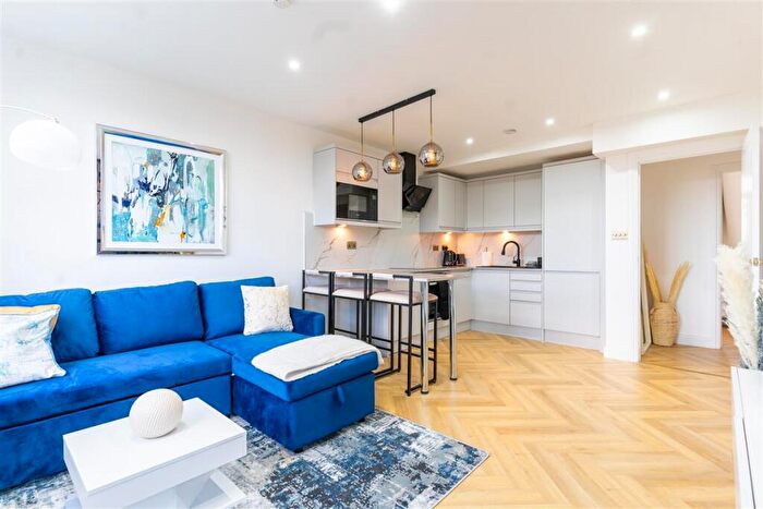 4 Bedroom Flat For Sale In Weir Road, SW12