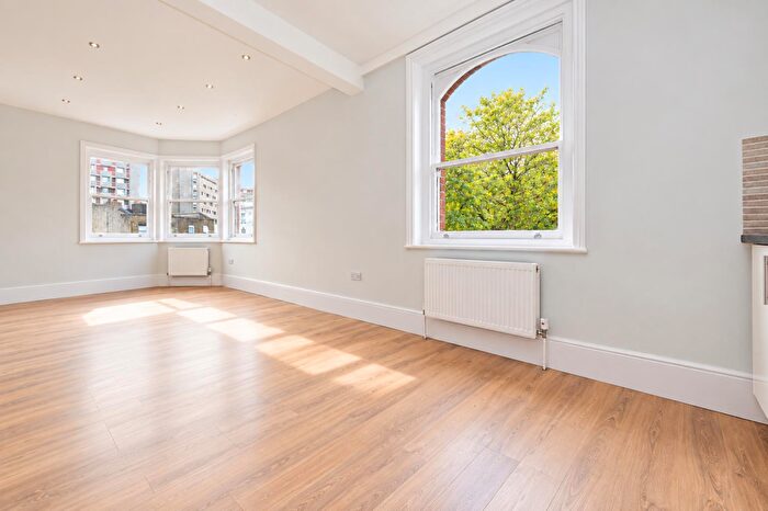 2 Bedroom Maisonette To Rent In Hackney Road, Shoreditch, E2