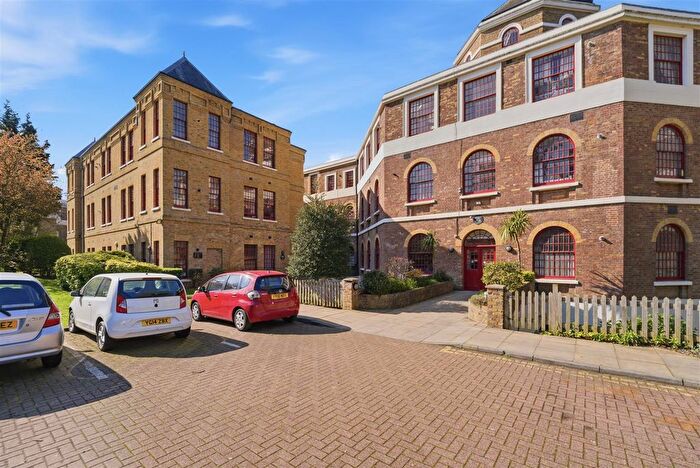 3 Bedroom Flat For Sale In West Park Road, Southall, UB2