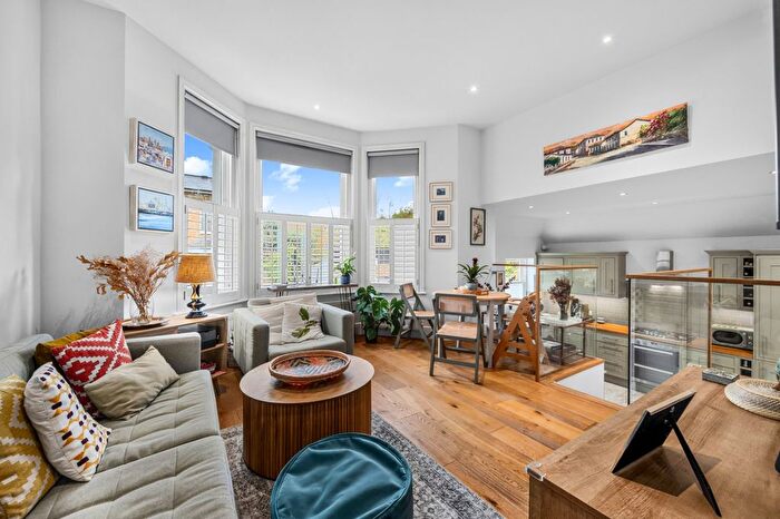 2 Bedroom Flat For Sale In Eglantine Road, Wandsworth, SW18