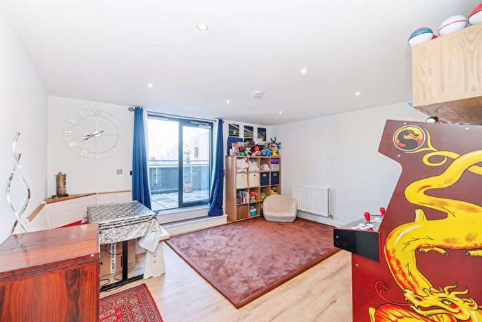 2 Bedroom Flat For Sale In Wellstones, Watford, WD17