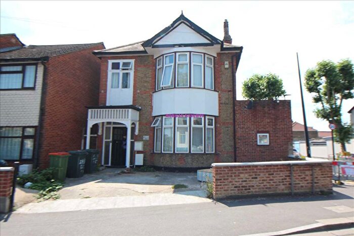 6 Bedroom End Of Terrace House For Sale In Katherine Road, Forest Gate, E7