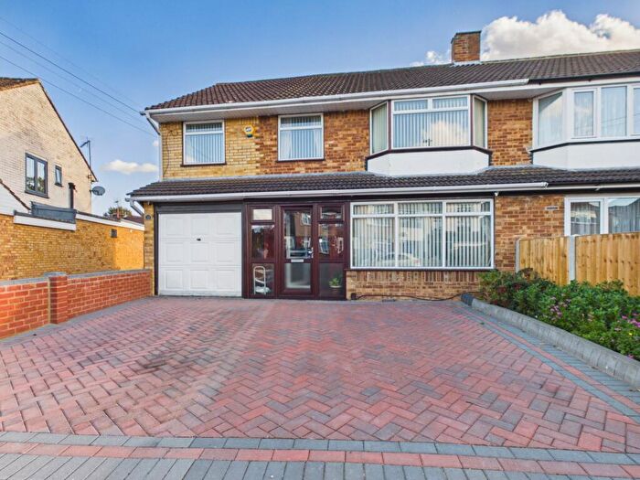 5 Bedroom Semi-Detached House For Sale In Grasmere Avenue, Slough, Berkshire, SL2