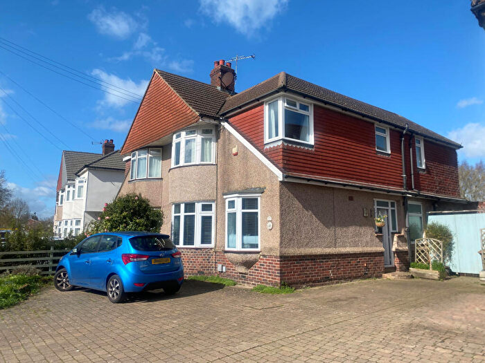 4 Bedroom Semi-Detached House For Sale In Hurst Road, Sidcup, DA15