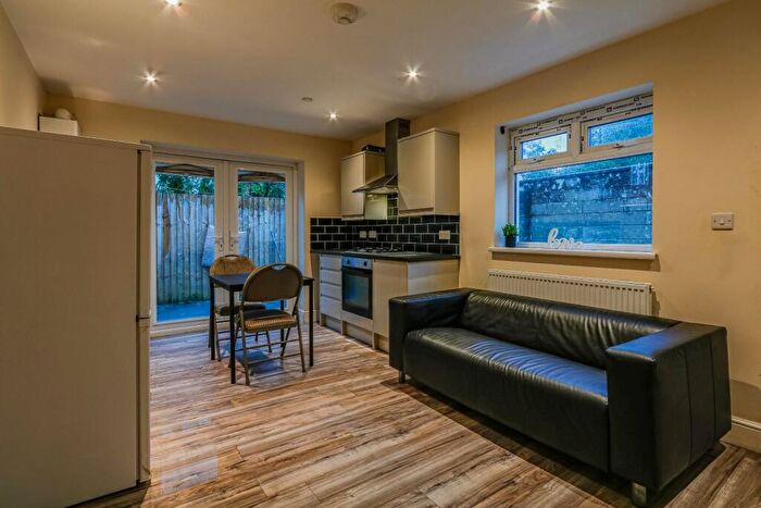 2 Bedroom Private Hall To Rent In Colum Road, Cathays, CF10