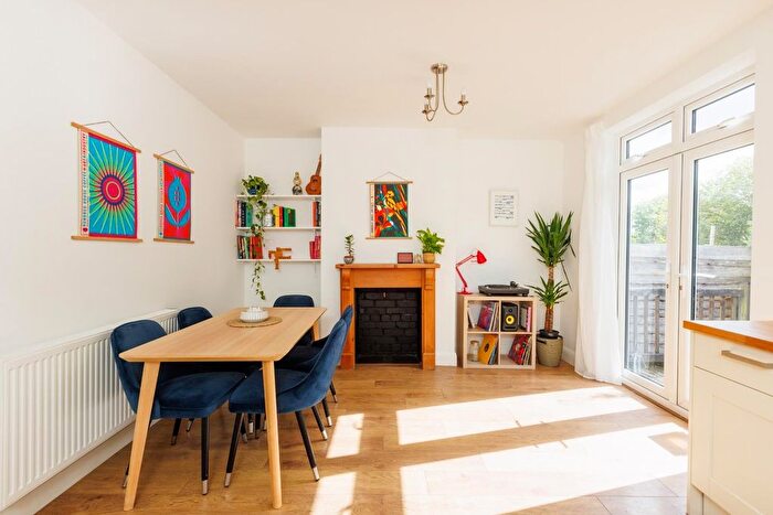 3 Bedroom Semi-Detached House For Sale In Teewell Avenue, Staple Hill, BS16
