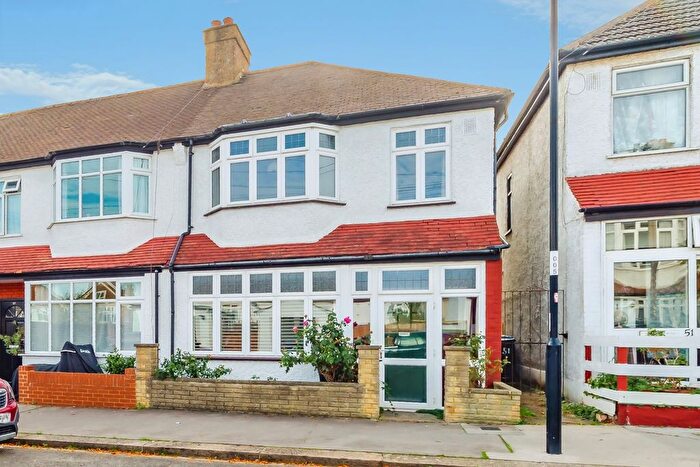 3 Bedroom End Of Terrace House For Sale In Hatch Road, London, SW16