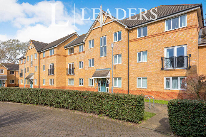 2 Bedroom Flat To Rent In Woodlands Close, GU1