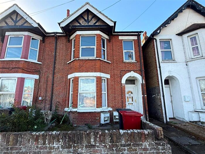 1 Bedroom Flat To Rent In Wellington Street, Slough, Berkshire, SL1