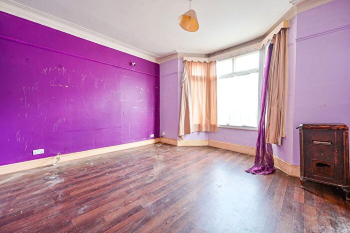 6 Bedroom Property For Sale In Greenford Avenue, Hanwell, London, W7