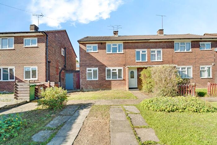 3 Bedroom Semi-Detached House For Sale In Eaton Valley Road, Luton, LU2