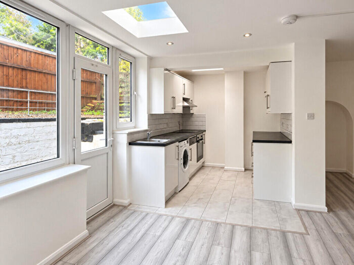 2 Bedroom Flat To Rent In Dagnall Park, Selhurst Park, SE25