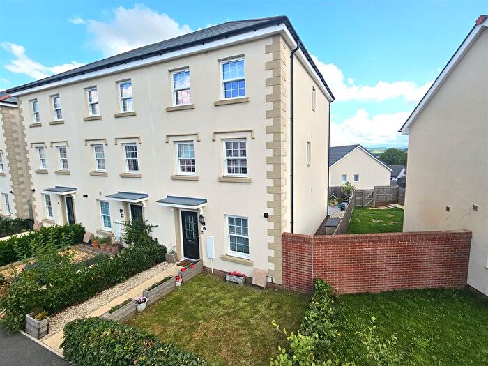 4 Bedroom End Of Terrace House For Sale In Staple Tor Road, Tavistock, PL19