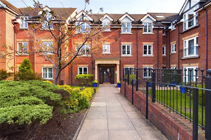 1 Bedroom Flat To Rent In Bath Road, Calcot, Reading, Berkshire, RG31