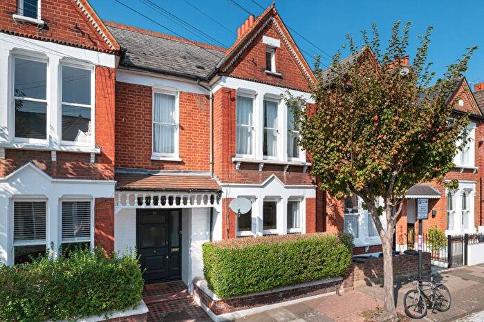 2 Bedroom Flat For Sale In Lynn Road, London, SW12