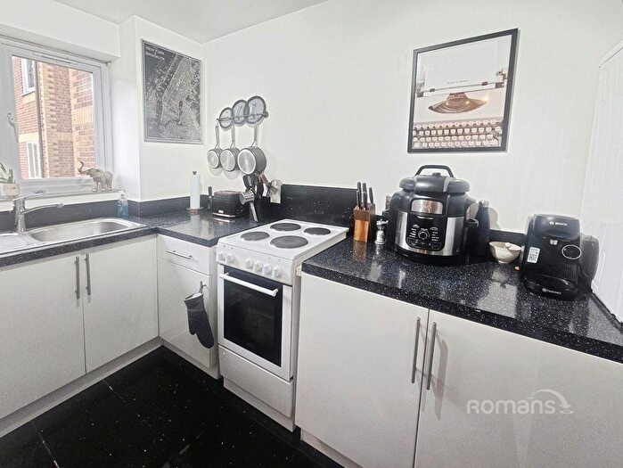 1 Bedroom Flat To Rent In Walpole Road, Slough, SL1