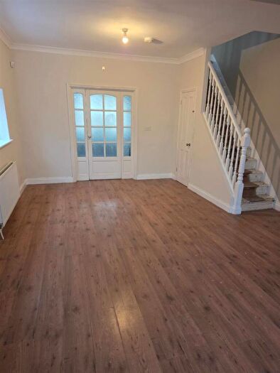 3 Bedroom House To Rent In Barley Lane, Ilford, IG3