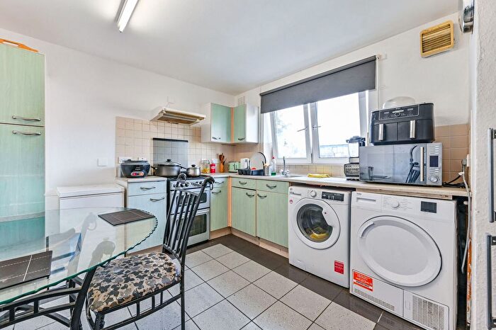 4 Bedroom Maisonette For Sale In Tiverton Road, , Harringay, London, N15