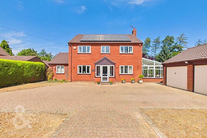 4 Bedroom Detached House For Sale In Yarmouth Road, Blofield, Norwich, NR13