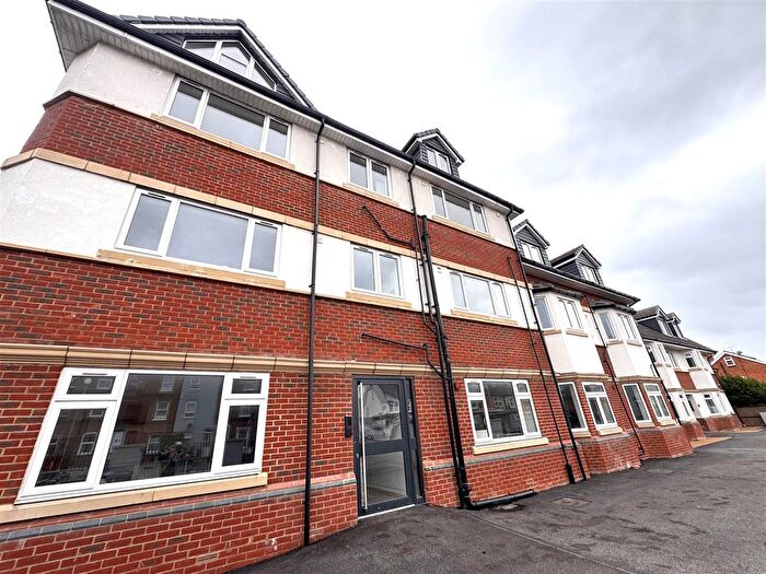 2 Bedroom Flat To Rent In Basingstoke Road, Reading, RG2
