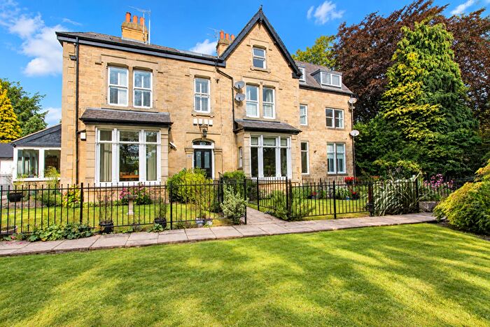 2 Bedroom Flat To Rent In Old Park Road, Roundhay, LS8
