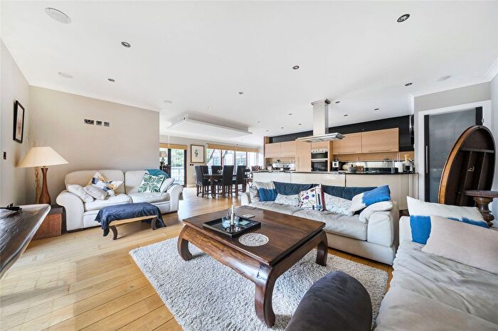 3 Bedroom Flat For Sale In Pilgrims Way, Westerham, Kent, TN16