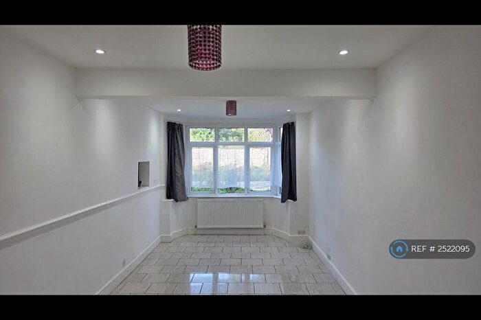 3 Bedroom Detached House To Rent In Calshot Road, Birmingham, B42