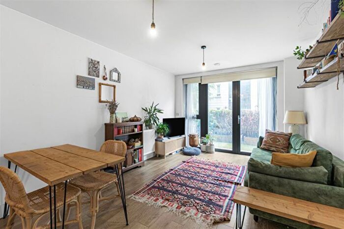 1 Bedroom Flat For Sale In Harford Street, Stepney Green, E1