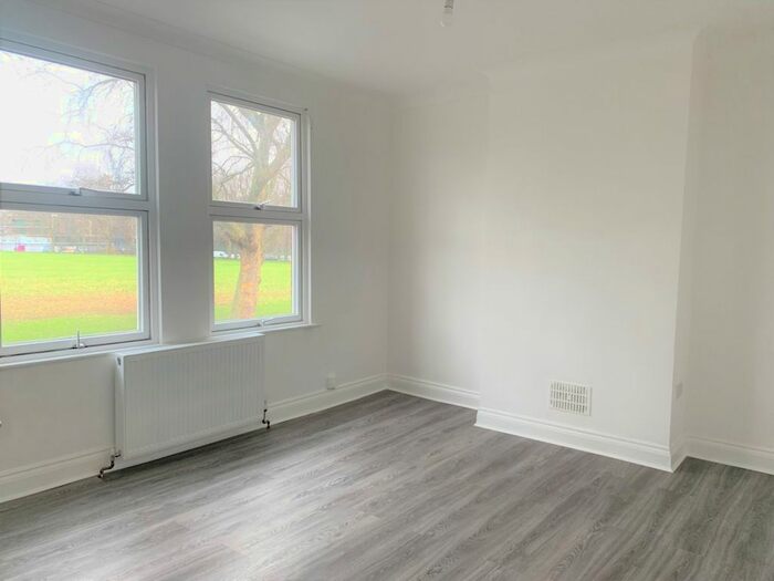 3 Bedroom Maisonette For Sale In Fletching Road, Clapton, E5
