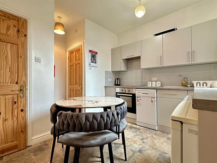 1 Bedroom Flat To Rent In Haddon Road, Bakewell, DE45