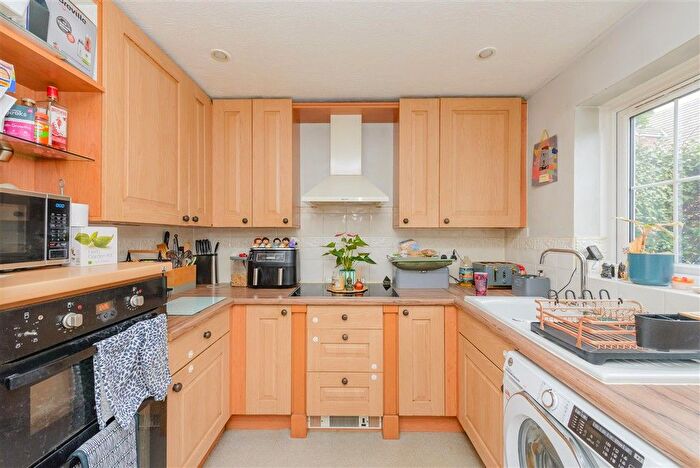 3 Bedroom End Of Terrace House For Sale In Island Way East, St Mary's Island, Chatham, Kent, ME4