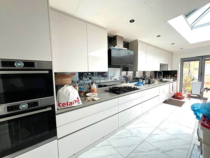 1 Bedroom Property To Rent In Byran Avenue, East Ham, E12