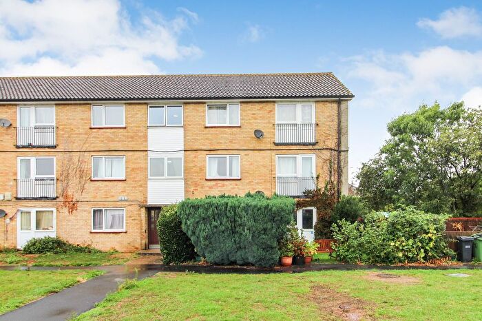 2 Bedroom Flat For Sale In Court Lodge Road, Horley, Surrey., RH6