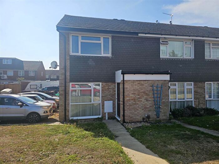 3 Bedroom End Of Terrace House To Rent In Severn Crescent, Slough, SL3
